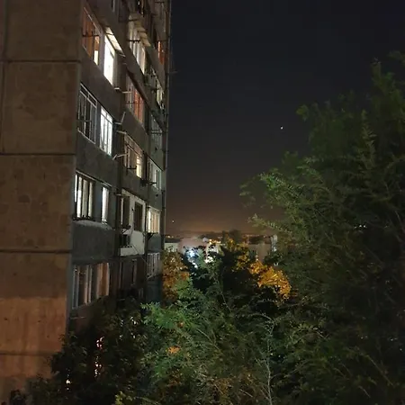 Sunny Apartment Close To Erebuni Mall Yerevan Exterior photo