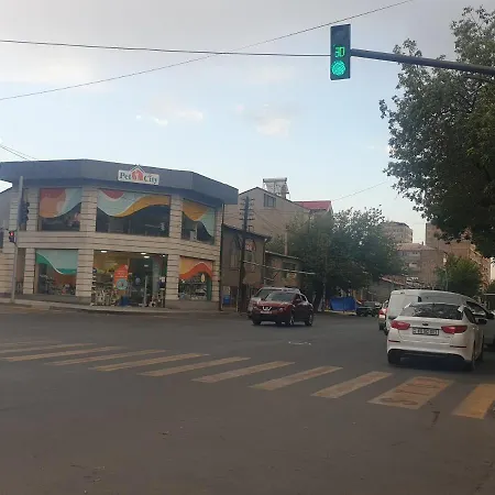 Sunny Apartment Close To Erebuni Mall Yerevan Exterior photo